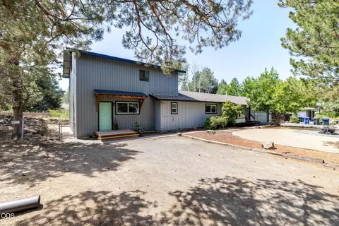 Exterior - 21035 Clairaway Ave, Bend, OR 97702 photo 4 of 15