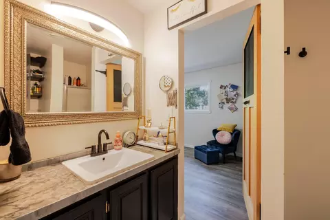 Bath - 21035 Clairaway Ave, Bend, OR 97702 photo 4 of 5