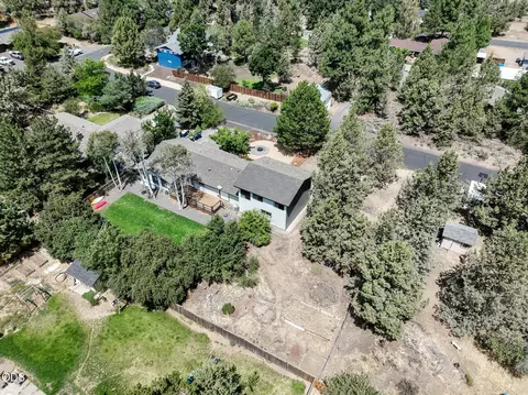 View/Area - 21035 Clairaway Ave, Bend, OR 97702 photo 2 of 4