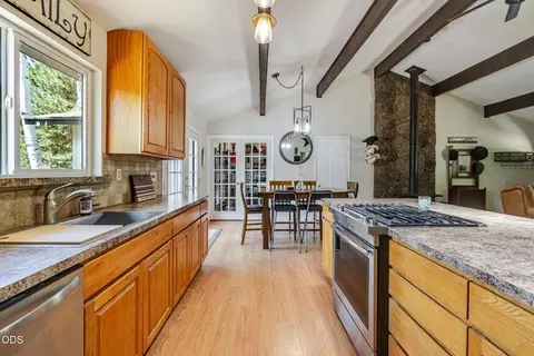 Kitchen - 21035 Clairaway Ave, Bend, OR 97702 photo 3 of 4