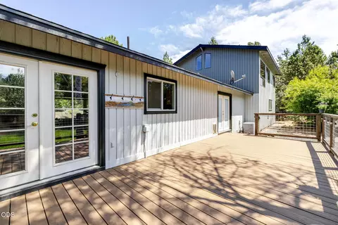 Exterior - 21035 Clairaway Ave, Bend, OR 97702 photo 7 of 15