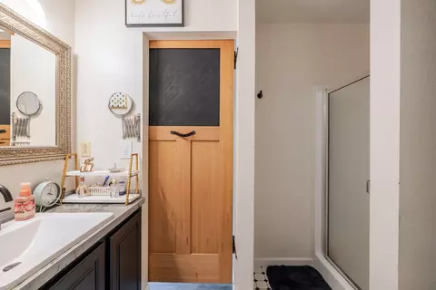Bath - 21035 Clairaway Ave, Bend, OR 97702 photo 5 of 5