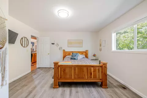 Bedroom - 21035 Clairaway Ave, Bend, OR 97702 photo 5 of 8