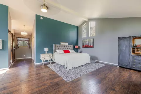 Bedroom - 21035 Clairaway Ave, Bend, OR 97702 photo 3 of 8