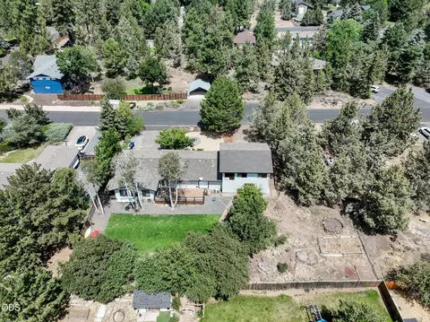 View/Area - 21035 Clairaway Ave, Bend, OR 97702 photo 3 of 4