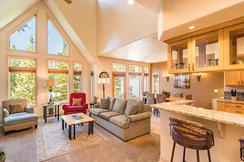 57074 Peppermill Cir #33-E, Sunriver, OR 97707