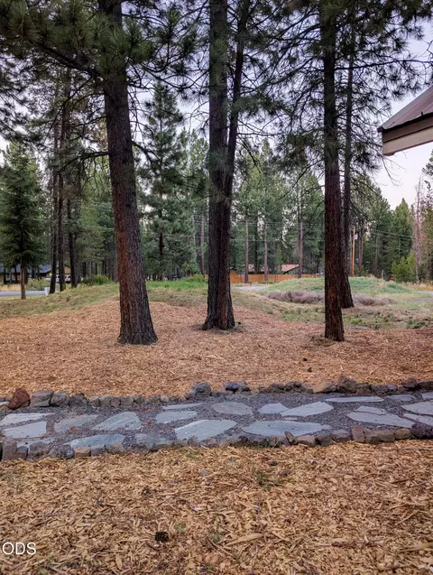 Exterior - 16947 Quartz Hill Rd, Bend, OR 97707 photo 3 of 3