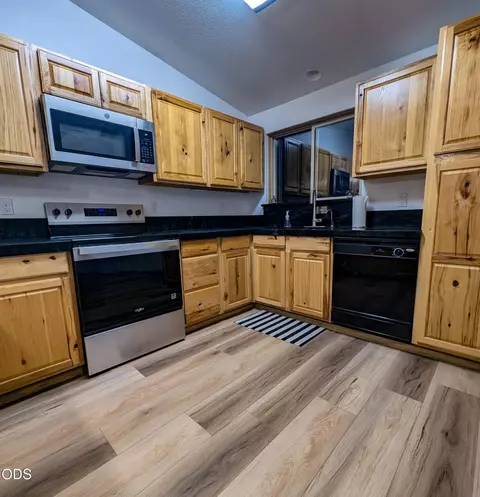 Kitchen - 16947 Quartz Hill Rd, Bend, OR 97707 photo 1 of 1