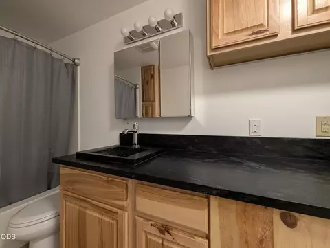 Bath - 16947 Quartz Hill Rd, Bend, OR 97707 photo 2 of 2