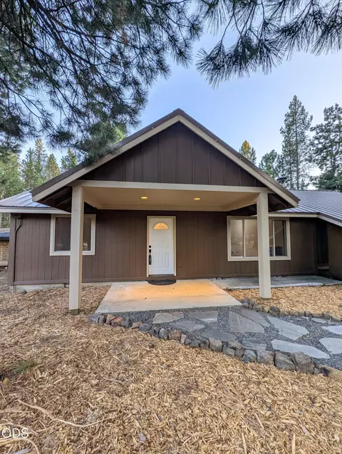 Exterior - 16947 Quartz Hill Rd, Bend, OR 97707 photo 2 of 3