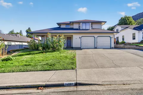 1408 NE Heritage Dr, Grants Pass, OR 97526