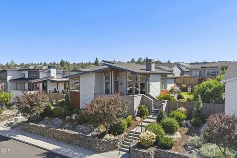 3480 SW 45th St, Redmond, OR 97756