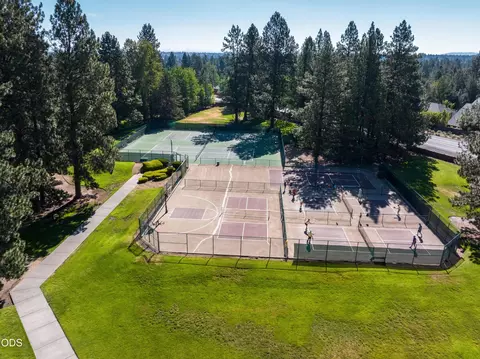 View/Area - 60643 Thunderbird Ct, Bend, OR 97702 photo 2 of 4