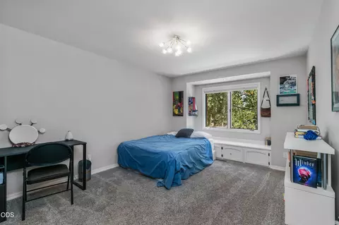 Bedroom - 60643 Thunderbird Ct, Bend, OR 97702 photo 2 of 3