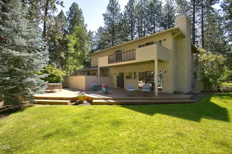 Exterior - 60643 Thunderbird Ct, Bend, OR 97702 photo 5 of 10