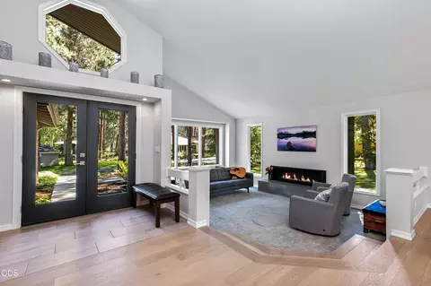 Entry Way - 60643 Thunderbird Ct, Bend, OR 97702 photo 1 of 2
