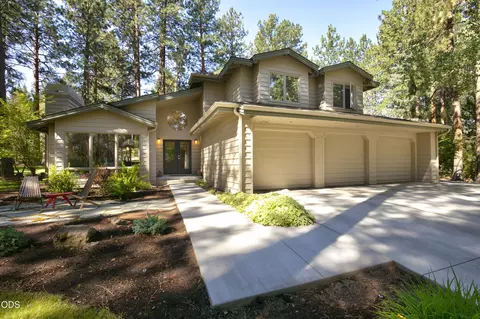 Exterior - 60643 Thunderbird Ct, Bend, OR 97702 photo 8 of 10