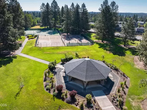 View/Area - 60643 Thunderbird Ct, Bend, OR 97702 photo 1 of 4