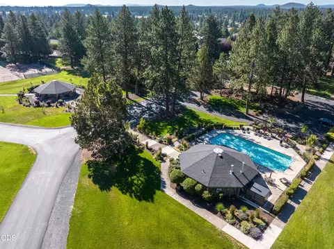 View/Area - 60643 Thunderbird Ct, Bend, OR 97702 photo 3 of 4