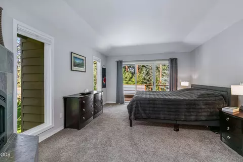 Bedroom - 60643 Thunderbird Ct, Bend, OR 97702 photo 1 of 3