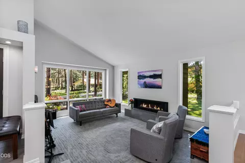 Living - 60643 Thunderbird Ct, Bend, OR 97702 photo 1 of 2