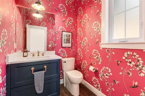 Bath - 1931 NW Fields St, Bend, OR 97703 photo 3 of 5