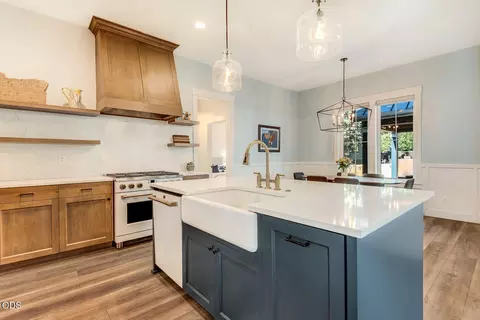 Kitchen - 1931 NW Fields St, Bend, OR 97703 photo 3 of 10