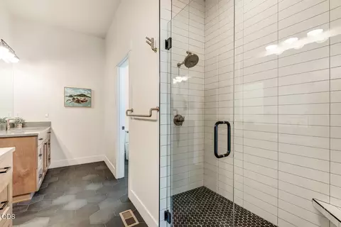 Bath - 1931 NW Fields St, Bend, OR 97703 photo 2 of 5