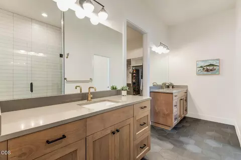 Bath - 1931 NW Fields St, Bend, OR 97703 photo 1 of 5
