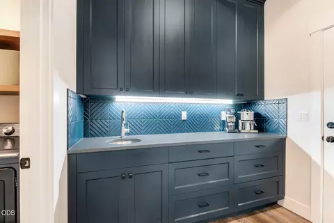 Kitchen - 1931 NW Fields St, Bend, OR 97703 photo 8 of 10