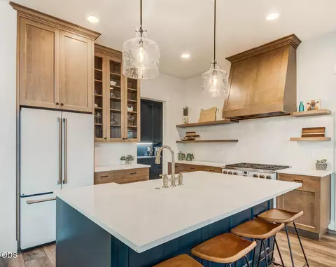 Kitchen - 1931 NW Fields St, Bend, OR 97703 photo 5 of 10