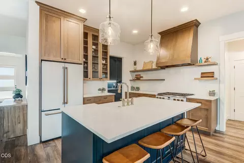 Kitchen - 1931 NW Fields St, Bend, OR 97703 photo 4 of 10