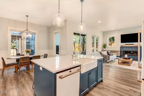 Kitchen - 1931 NW Fields St, Bend, OR 97703 photo 6 of 10