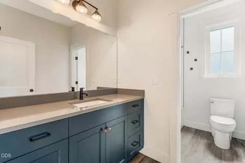 Bath - 1931 NW Fields St, Bend, OR 97703 photo 4 of 5