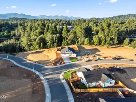 View/Area - 1107 Cascade Loop, Cave Junction, OR 97523 photo 3 of 5