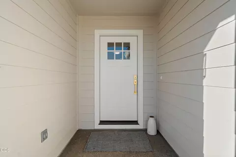 Entry Way - 1107 Cascade Loop, Cave Junction, OR 97523 photo 1 of 2