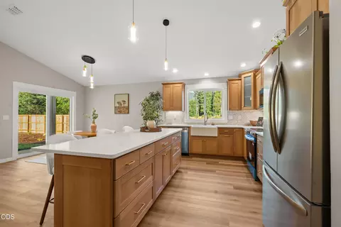 Kitchen - 1107 Cascade Loop, Cave Junction, OR 97523 photo 5 of 5