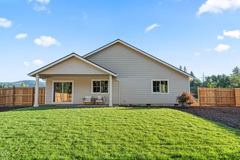Exterior - 1107 Cascade Loop, Cave Junction, OR 97523 photo 5 of 8