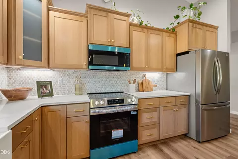 Kitchen - 1107 Cascade Loop, Cave Junction, OR 97523 photo 3 of 5