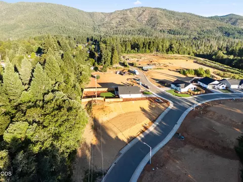 View/Area - 1107 Cascade Loop, Cave Junction, OR 97523 photo 4 of 5
