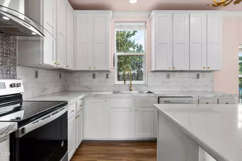 Kitchen - 20007 Beaver Ln, Bend, OR 97703 photo 2 of 3