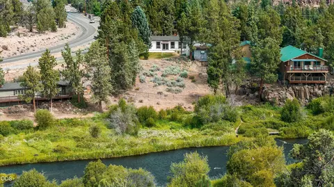 View/Area - 20007 Beaver Ln, Bend, OR 97703 photo 2 of 9