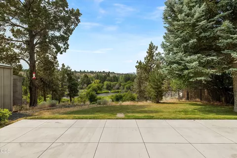 Exterior - 20007 Beaver Ln, Bend, OR 97703 photo 2 of 5