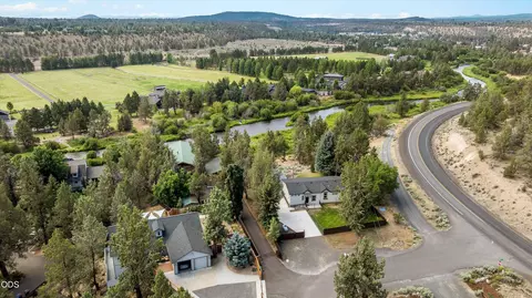 View/Area - 20007 Beaver Ln, Bend, OR 97703 photo 6 of 9