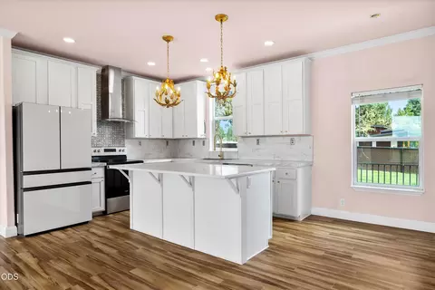 Kitchen - 20007 Beaver Ln, Bend, OR 97703 photo 1 of 3