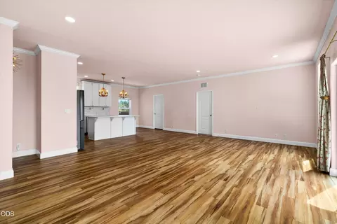 Living - 20007 Beaver Ln, Bend, OR 97703 photo 6 of 6