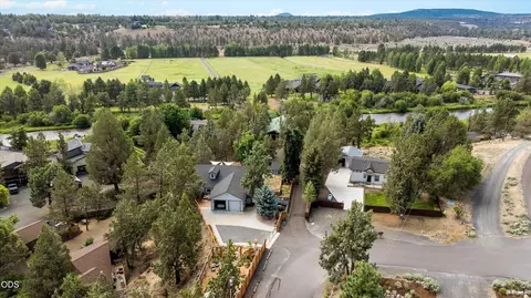 View/Area - 20007 Beaver Ln, Bend, OR 97703 photo 8 of 9