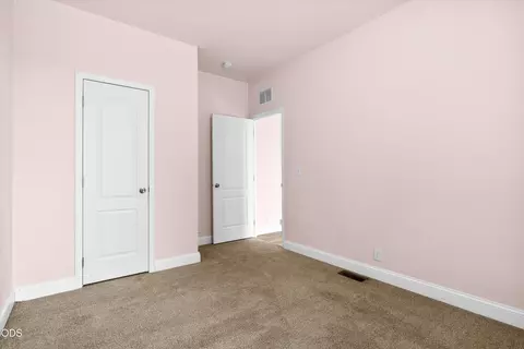 Bedroom - 20007 Beaver Ln, Bend, OR 97703 photo 2 of 5