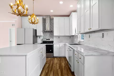 Kitchen - 20007 Beaver Ln, Bend, OR 97703 photo 3 of 3
