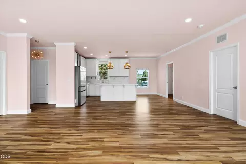 Living - 20007 Beaver Ln, Bend, OR 97703 photo 5 of 6